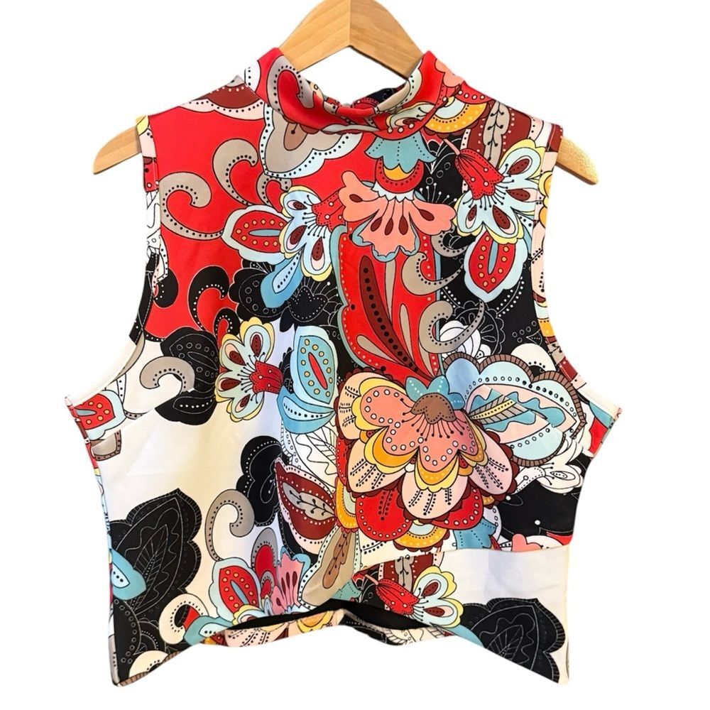 7th Avenue Design Studio New York & Co
Pop Art Floral Crop Top